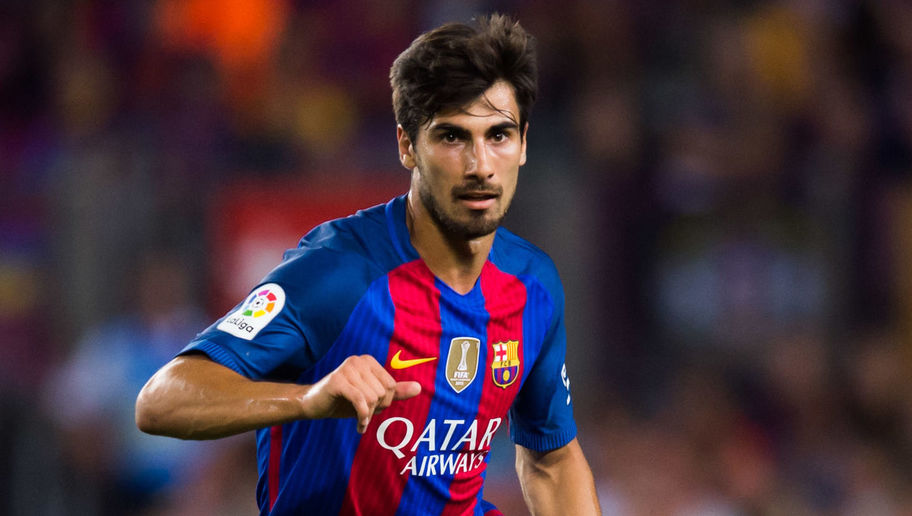 Andre Gomes will start at right-back.