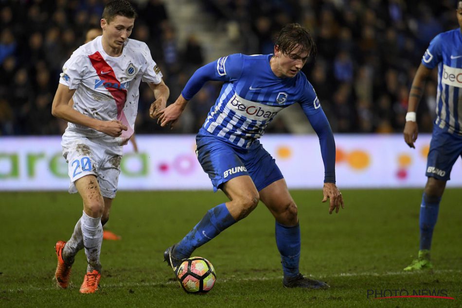 Sander Berge protects the ball from his opponent. (Getty Images)