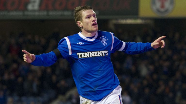 Steven Davis in action for Rangers during his first spell at the club. (Getty Images)