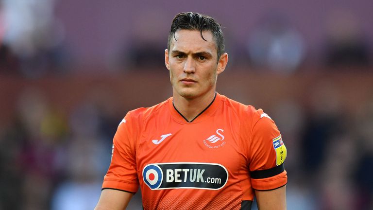 Swansea City's Connor Roberts in action. (Getty Images)