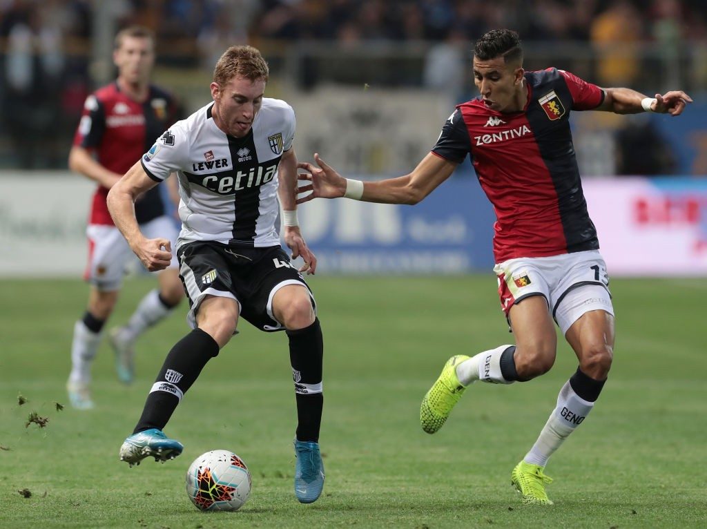 Dejan Kulusevski (L) of Parma is challenged by Jawad El Yamiq (R) of Genoa. (Getty Images)