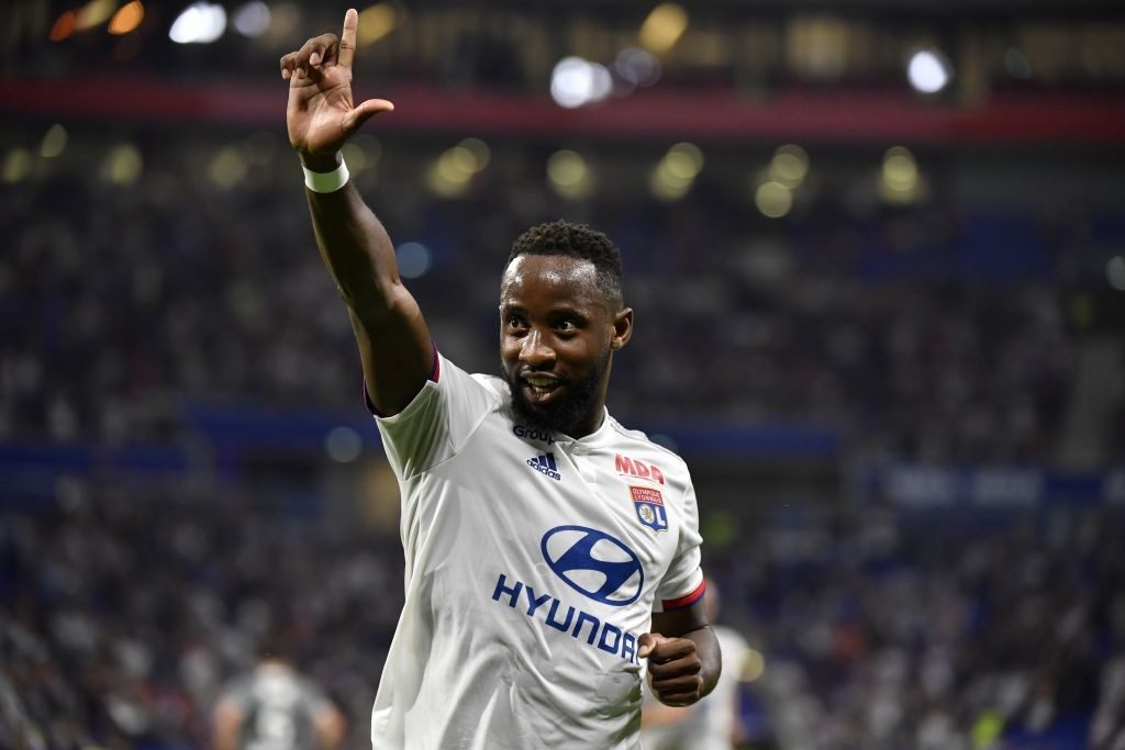 Moussa Dembele celebrates after scoring a goal during the Ligue 1 game between Lyon and Angers SCO. (Getty Images)
