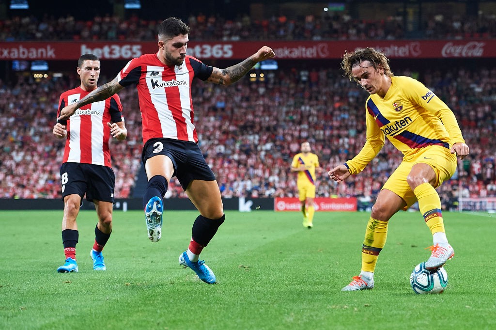Nunez tries to defend against Barcelona during a La Liga encounter. 