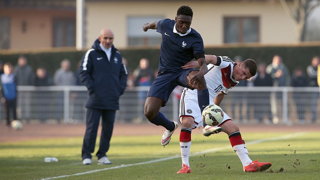 Maximilian MittelstÃ¤dt of germany challenges Enock Kwateng of france during the friendly match between U18 France and U18 Germany at Omnisports Stade Stadium on March 27, 2015 in Sarre-Union, France. (Getty Images)