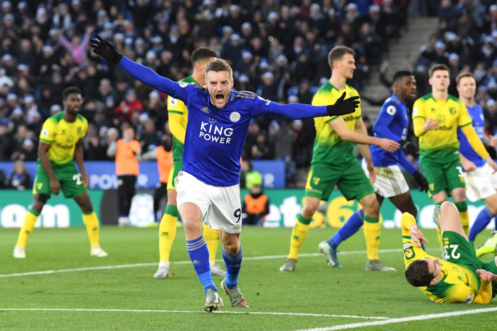 Jamie Vardy of Leicester City celebrates after scoring his team's first goal during the Premier League match between Leicester City and Norwich City at The King Power Stadium on December 14, 2019 in Leicester. (Getty Images)