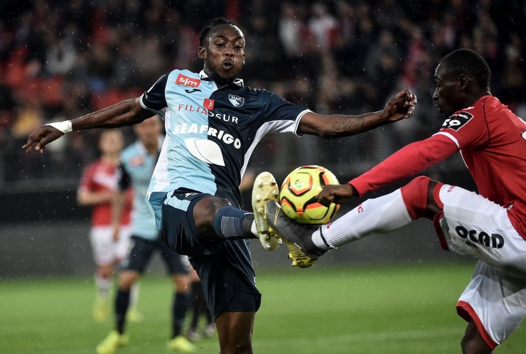 Le Havre's Zimbabwean forward Tino Kadewere (L) vies with Valenciennes' Senegalese defender Saliou Ciss during the French L2 football match between Valenciennes and Le Havre at the Hainaut stadium in Valenciennes, on May 10, 2019. (Getty Images)